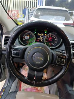 جیپ گراند شیرۆکی